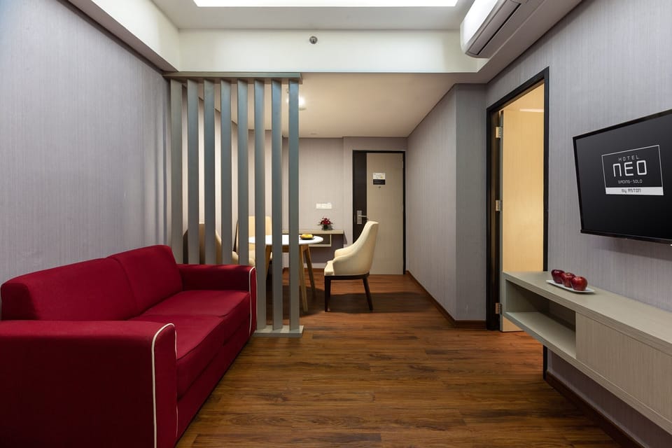 Suite Room | In-room safe, desk, free WiFi, bed sheets