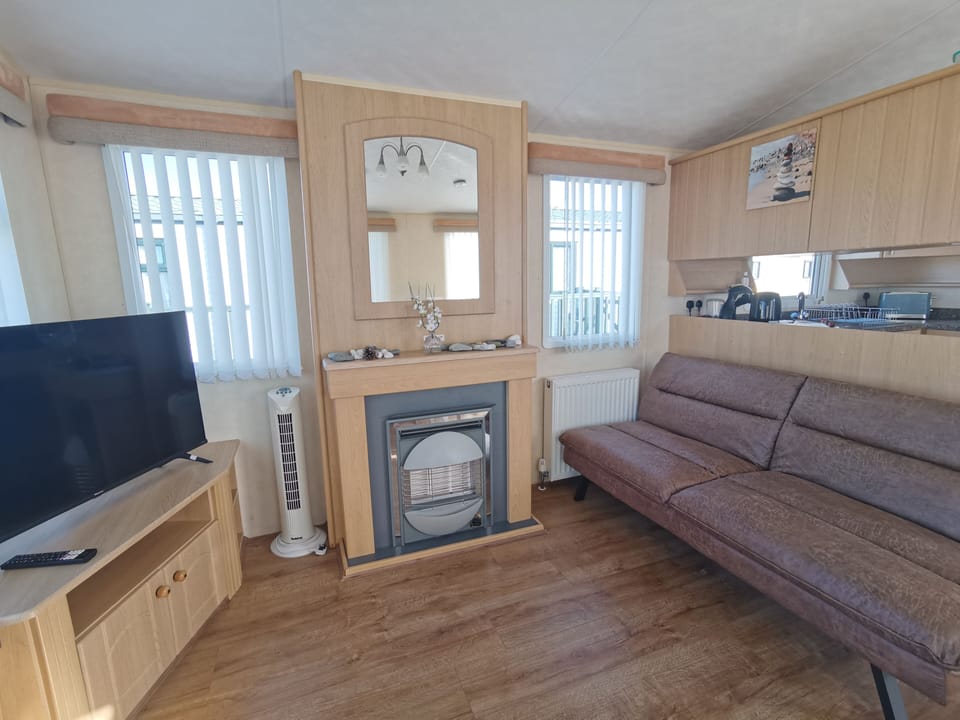 Cabin | Living area | Fireplace