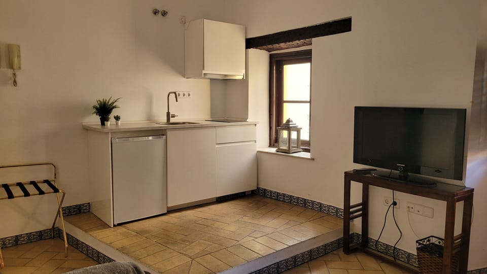 Traditional House | Private kitchen | Espresso maker, electric kettle