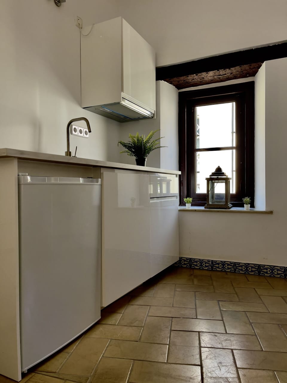 Espresso maker, electric kettle