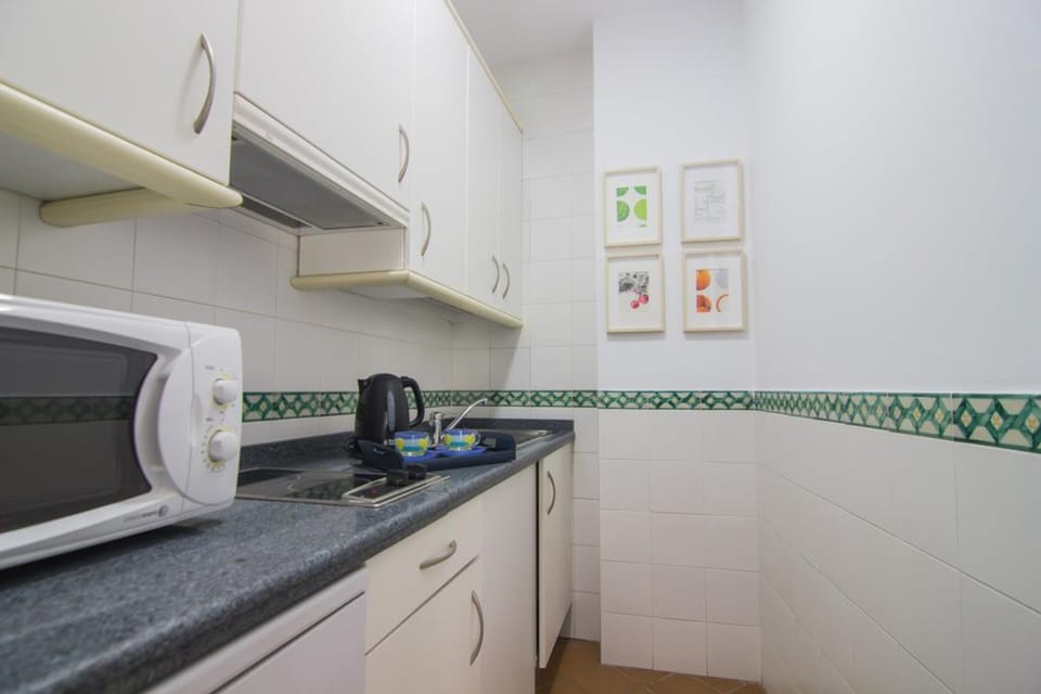 Espresso maker, electric kettle