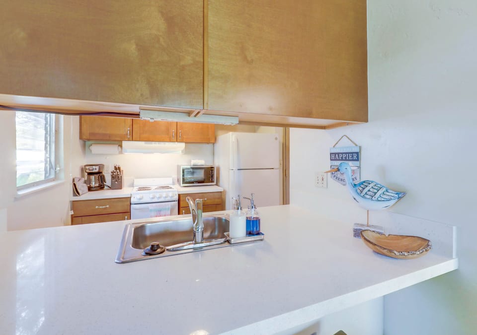 Quartz Counters~ and breakfast bar seating