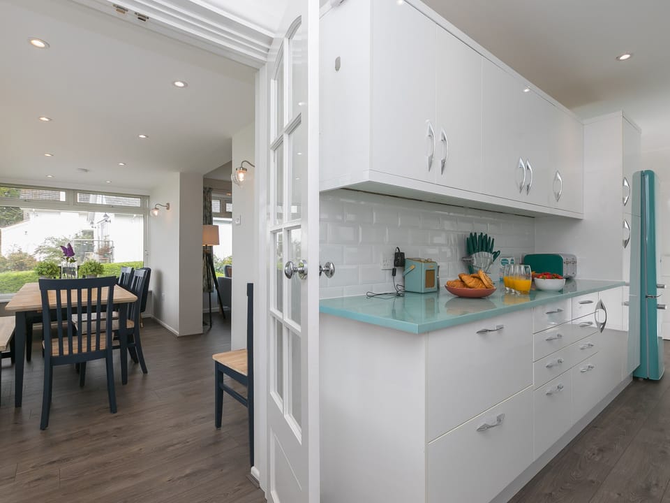 Cottage | Private kitchen | Fridge, dishwasher, electric kettle, toaster