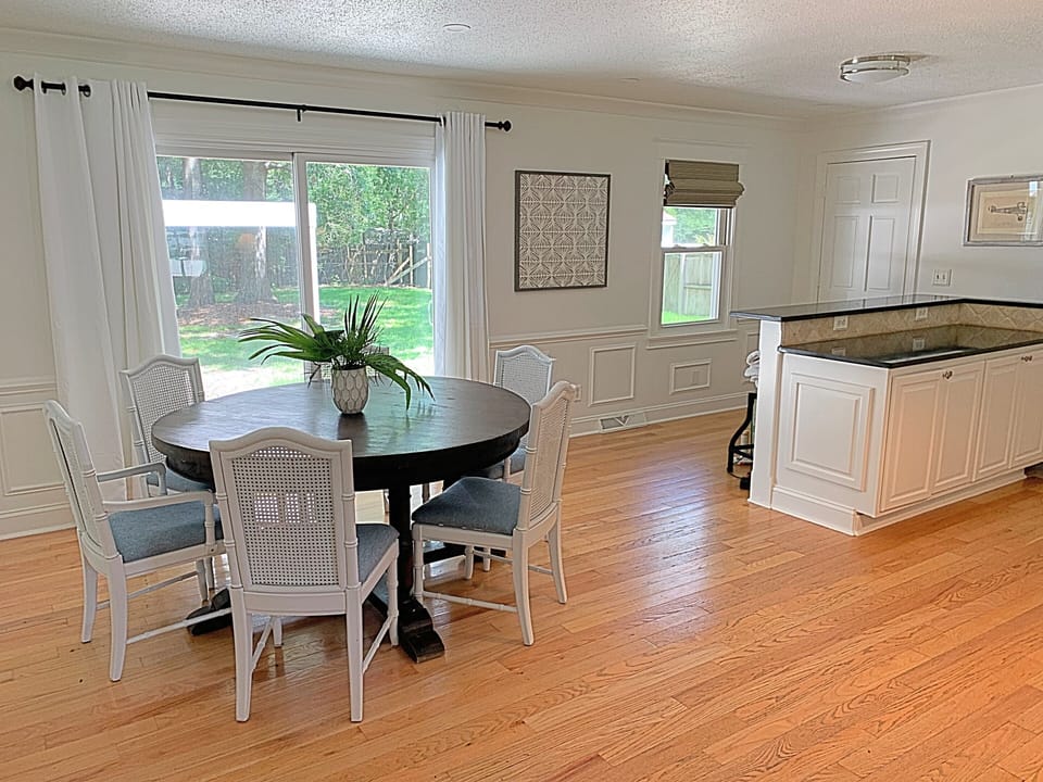 Open floor plan living. Seating for 6 at dining table and 3 at kitchen bar. 