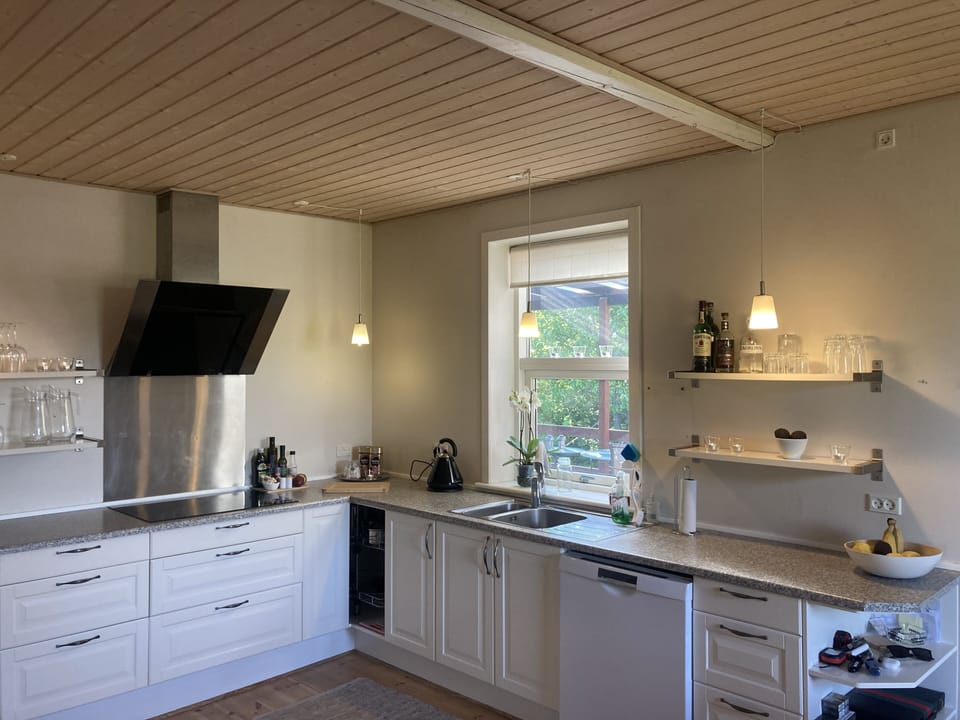 Classic Double or Twin Room | Shared kitchen | Shared fridge, microwave