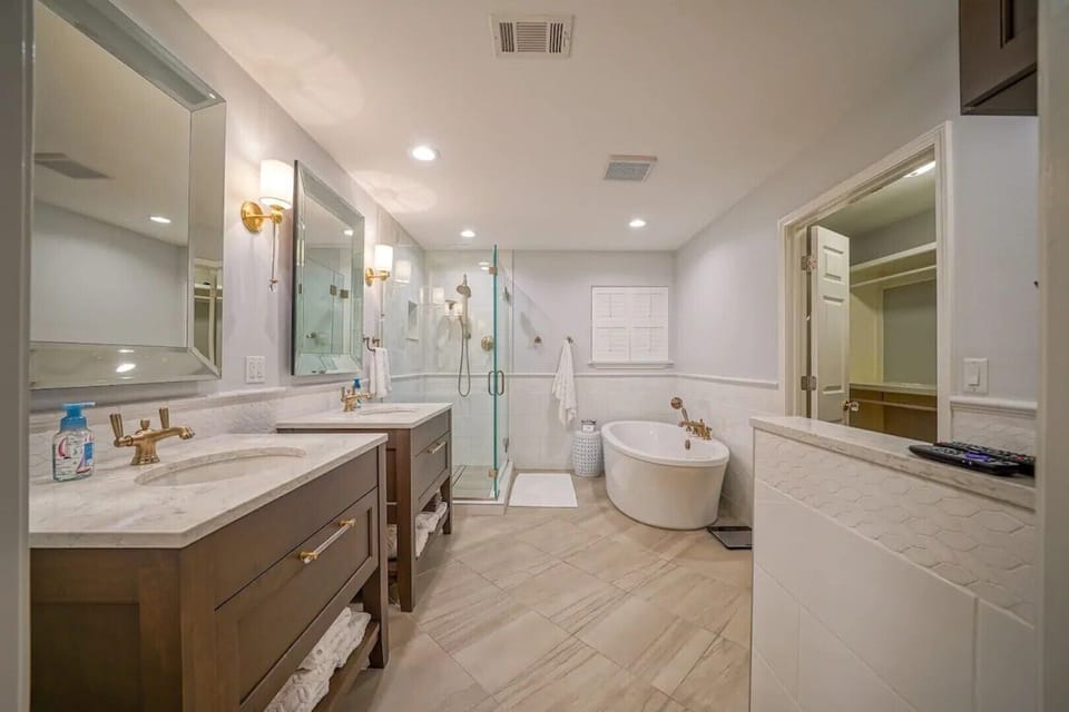 Upstairs Bathroom 1