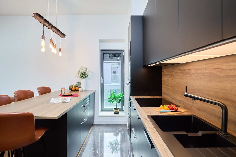 Apartment (2 Bedrooms) | Private kitchen | Fridge, microwave, oven, stovetop