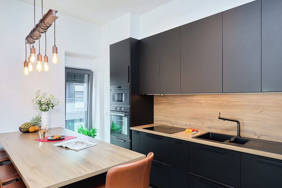 Apartment (2 Bedrooms) | Private kitchen | Fridge, microwave, oven, stovetop