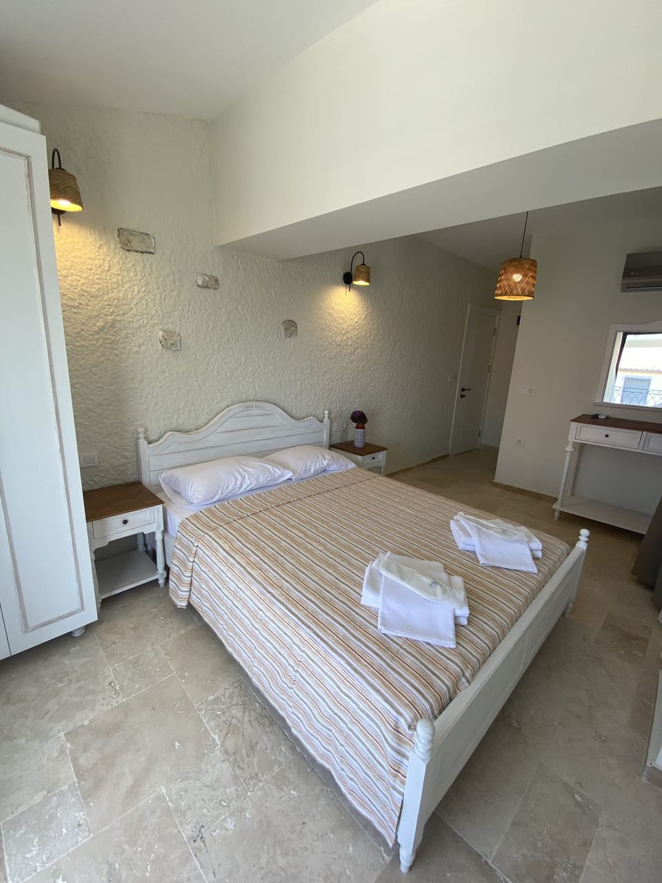 Standard Double Room | Laptop workspace, free WiFi
