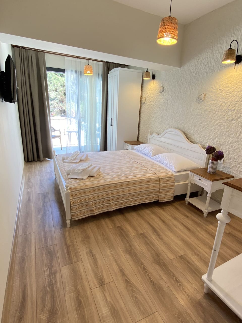 Deluxe Double Room | Laptop workspace, free WiFi