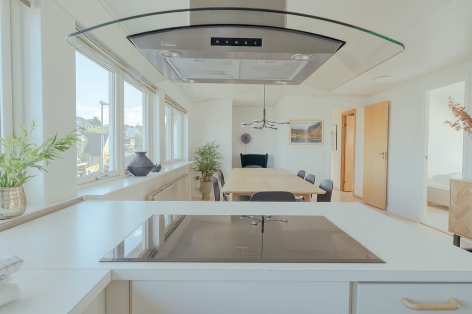 City Apartment | Private kitchen | Coffee/tea maker, fridge, microwave, oven