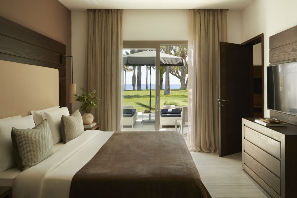 Mare Suite Sea View (Bungalow Area) | Minibar, in-room safe, soundproofing, iron/ironing board