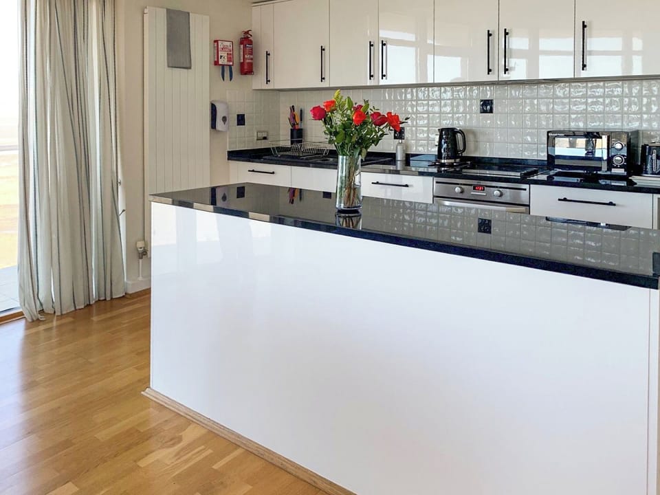 Fully appointed fitted kitchen | Apartment 22 - Horizon View, Westward Ho!