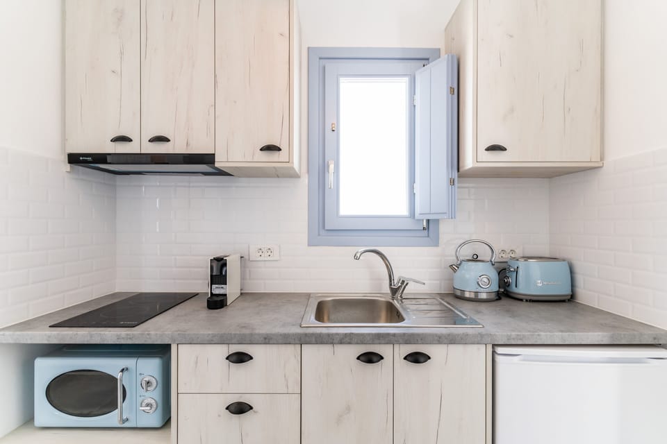 Sea View Suite with Private Hot Tub | Private kitchen | Full-size fridge, microwave, espresso maker, coffee/tea maker