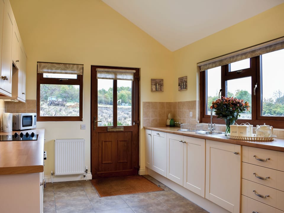 Kitchen and dining area | Lavender Lea, Landford, near New Forest