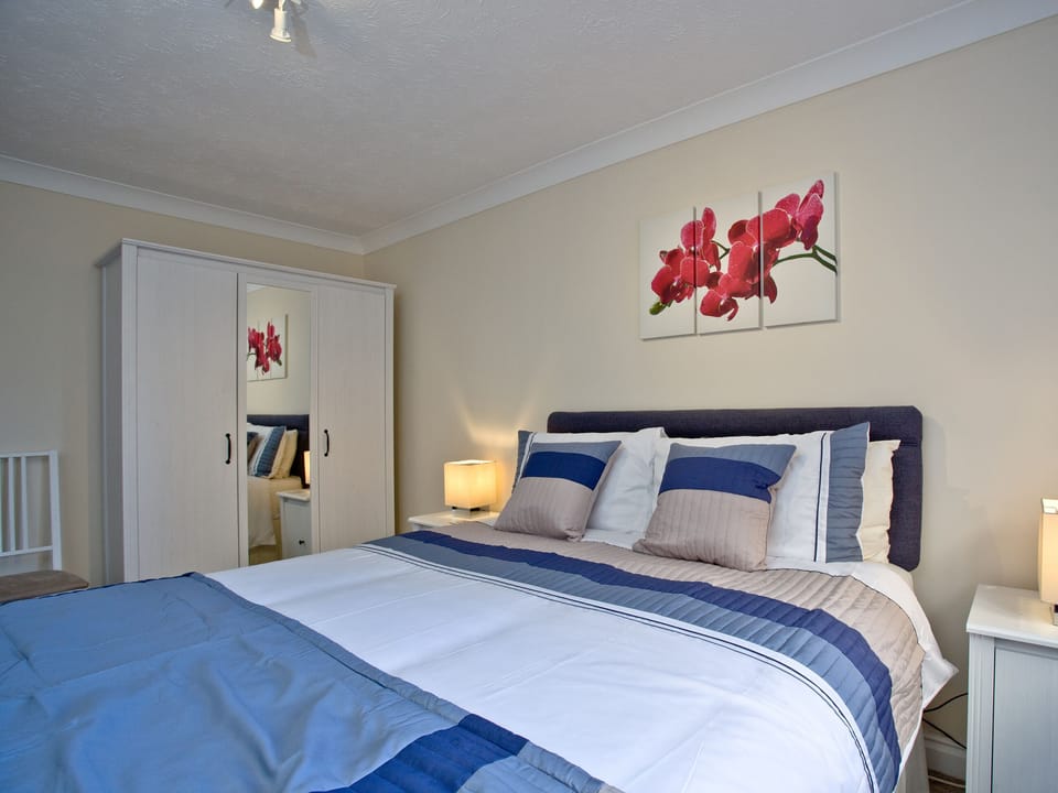 Tranquil bedroom with kingsize bed | Steps From The Shore, Hayling Island