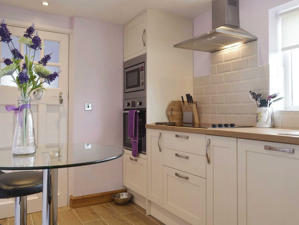 Fully appointed fitted kitchen | Pen Parc, Rhosybol, near Amlwch