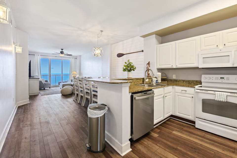 Apartment, 2 Bedrooms, Ocean View (1902) | Living area