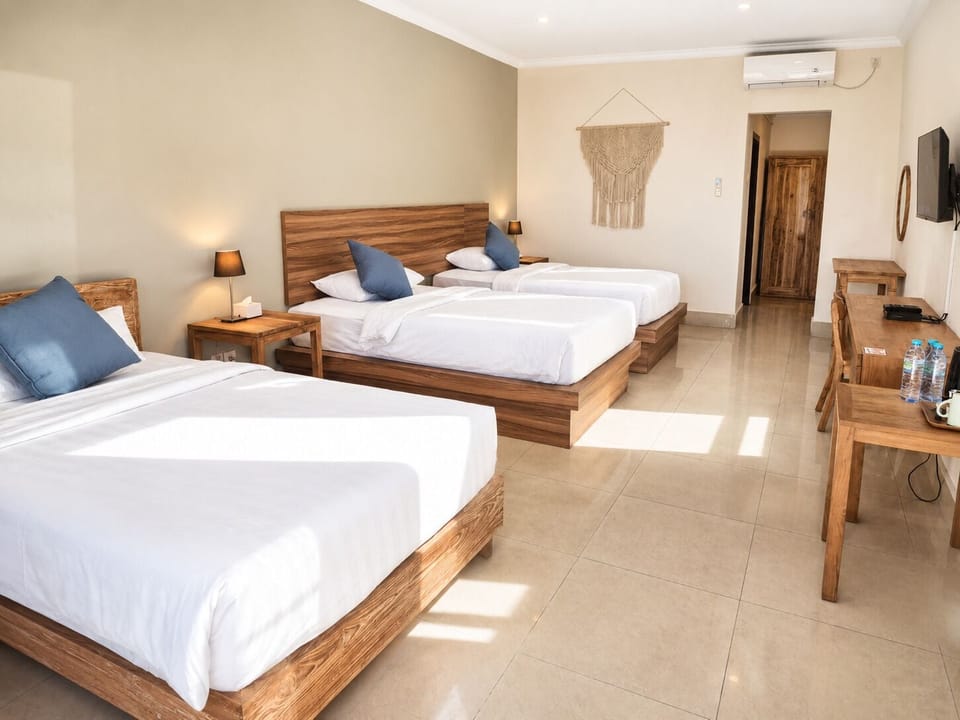 Triple Room | In-room safe, free WiFi, bed sheets