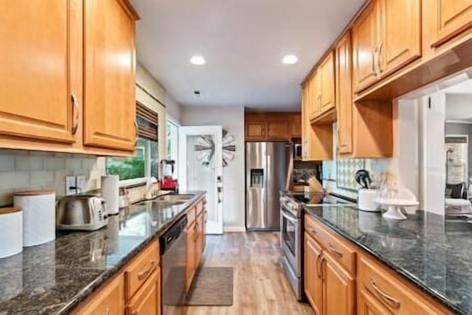 Our well-appointed kitchen offers everything you need, from quality cookware to sleek appliances—perfect for home-cooked meals.