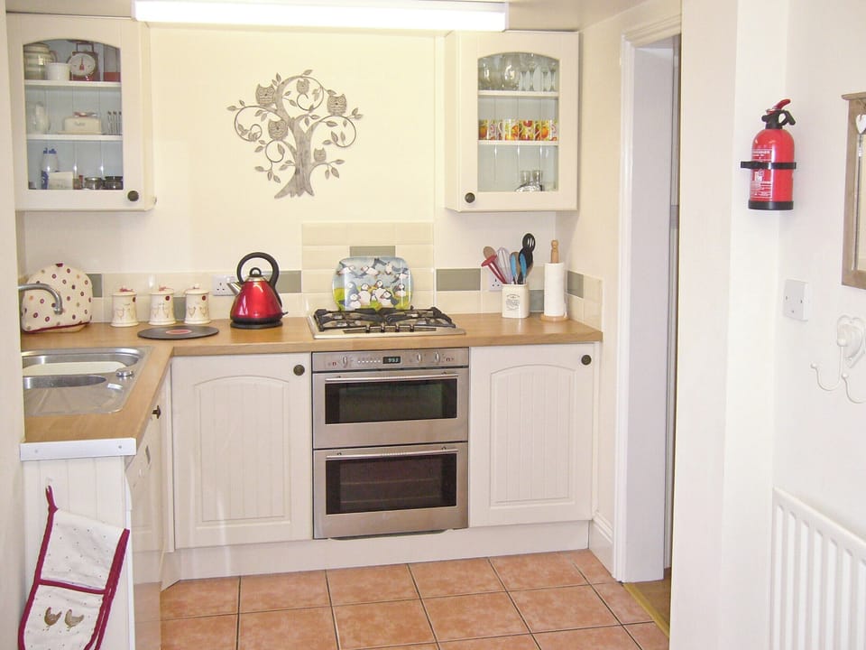 Kitchen | Watchkeeper&rsquo;s Cottage, Mundesley