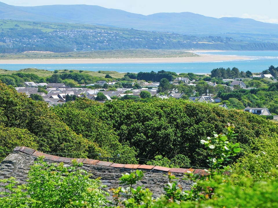 Outdoor area | Caer Ffynnon, Black Rock Sands, near Criccieth