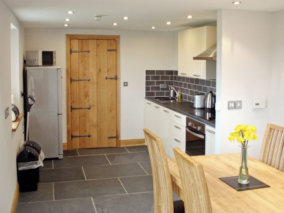 Kitchen/diner | Bwthyn Onnen, Ystrad Meurig