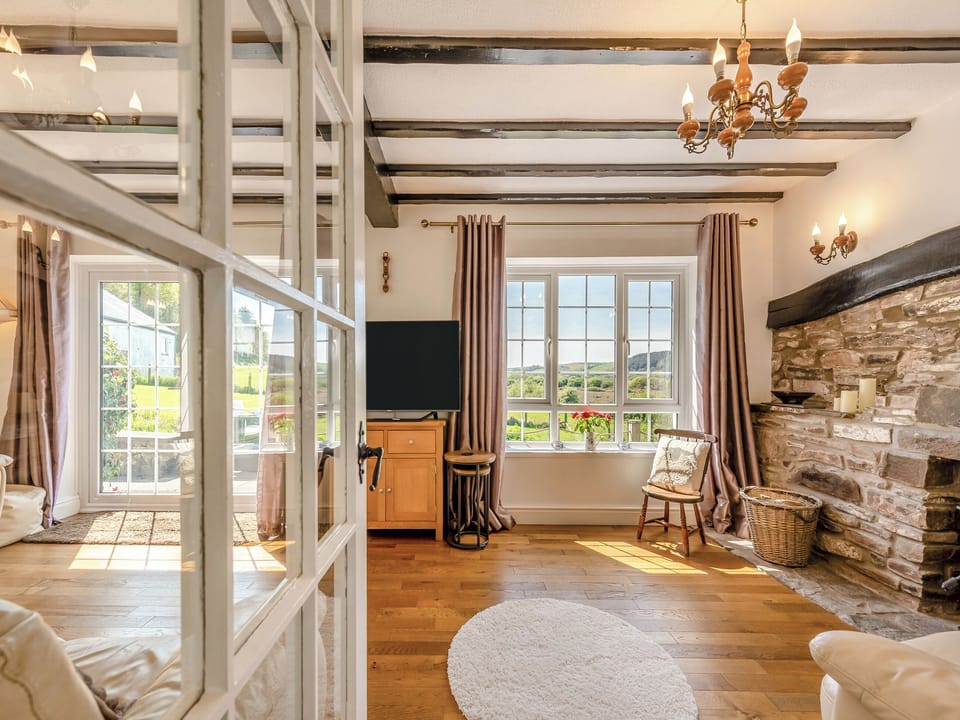 Living room | Bronyn Cottage - Bronyn Farm, Ferryside, near Carmarthen