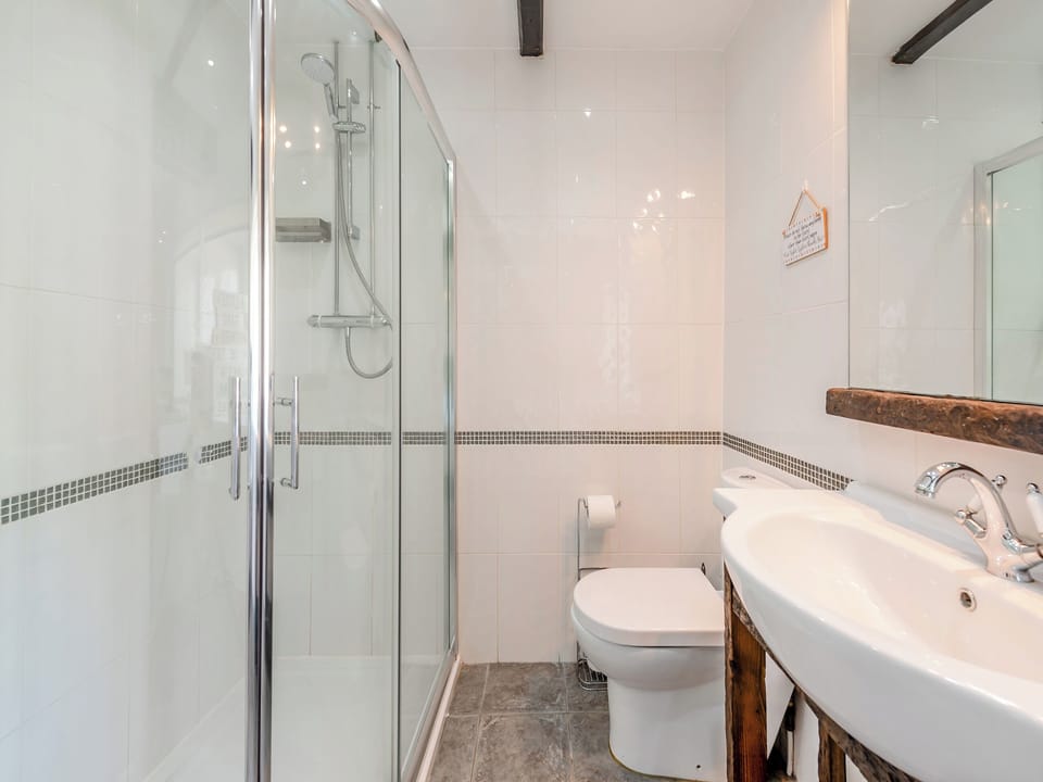 Bathroom | Bronyn Cottage - Bronyn Farm, Ferryside, near Carmarthen
