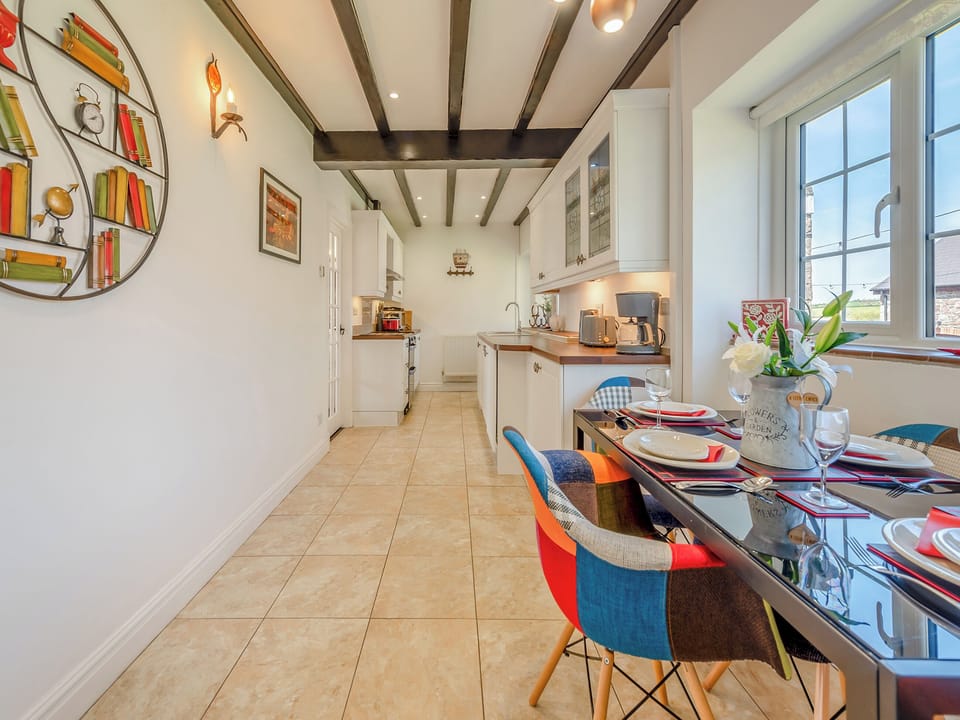 Kitchen/diner | Bronyn Cottage - Bronyn Farm, Ferryside, near Carmarthen