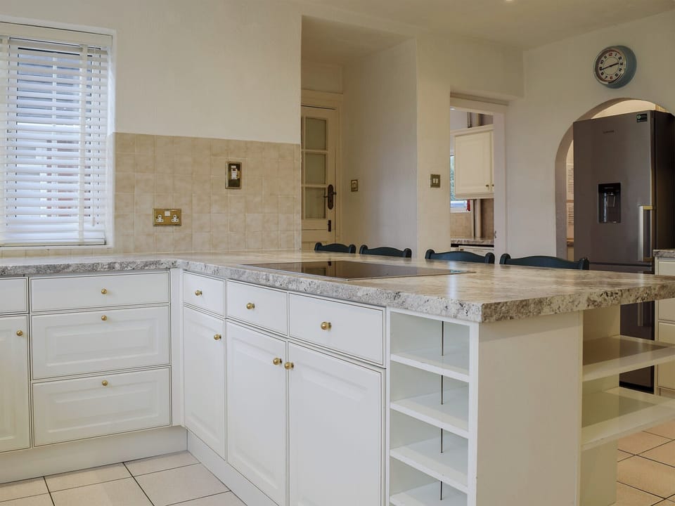 Large country kitchen | New Inn House, Abbots Salford, near Stratford-upon-Avon