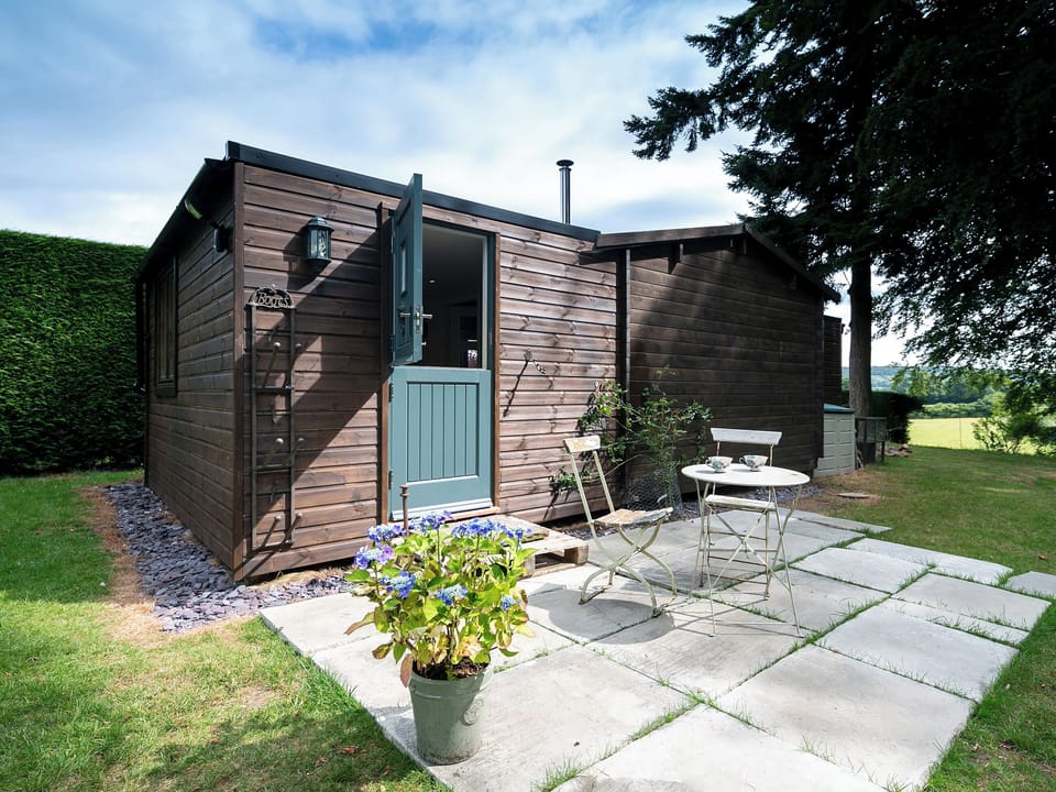 Paved patio area with table and chairs | Tor Hatch Cabin, Shere, near Guildford