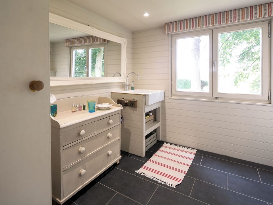 Large shower room | Tor Hatch Cabin, Shere, near Guildford