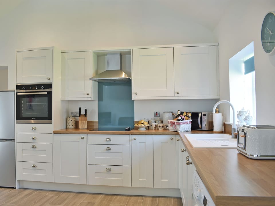 Kitchen | The Dairy - Chalet Farm Holidays, Langtoft, near Driffield
