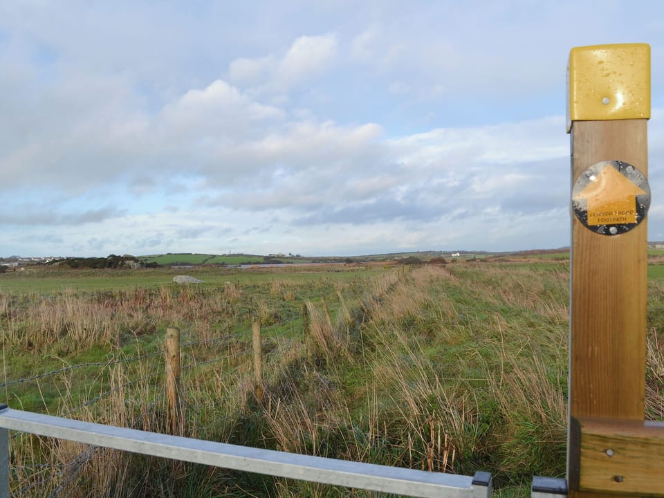Accessible rural surroundings | Curlew Cottage - Cerrig Cottages, Caergeiliog, near Rhosneigr