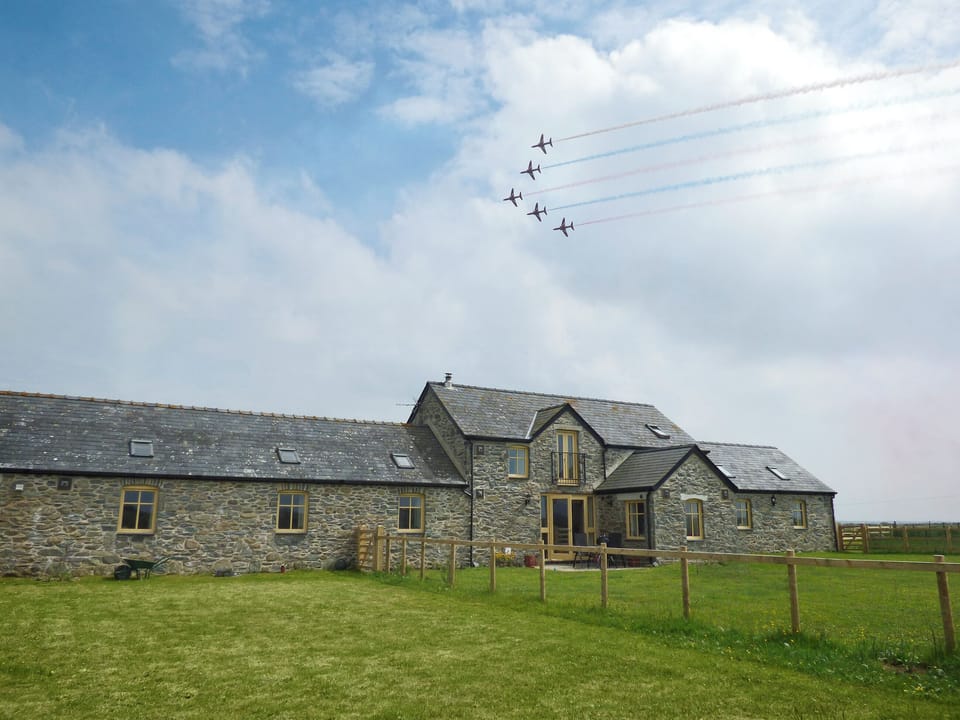 The Red Arrows practise their spectacular aerobatic displays | Lapwing Cottage, Curlew Cottage - Cerrig Cottages, Caergeiliog, near Rhosneigr
