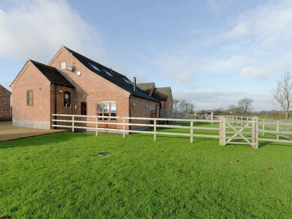 Luxurious, well appointed family holiday cottage | Tawny Cottage - Leacroft Cottages, Yoxall, near Lichfield