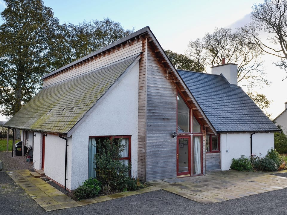 Exterior | Blossom Cottage, Invergowrie, near Dundee