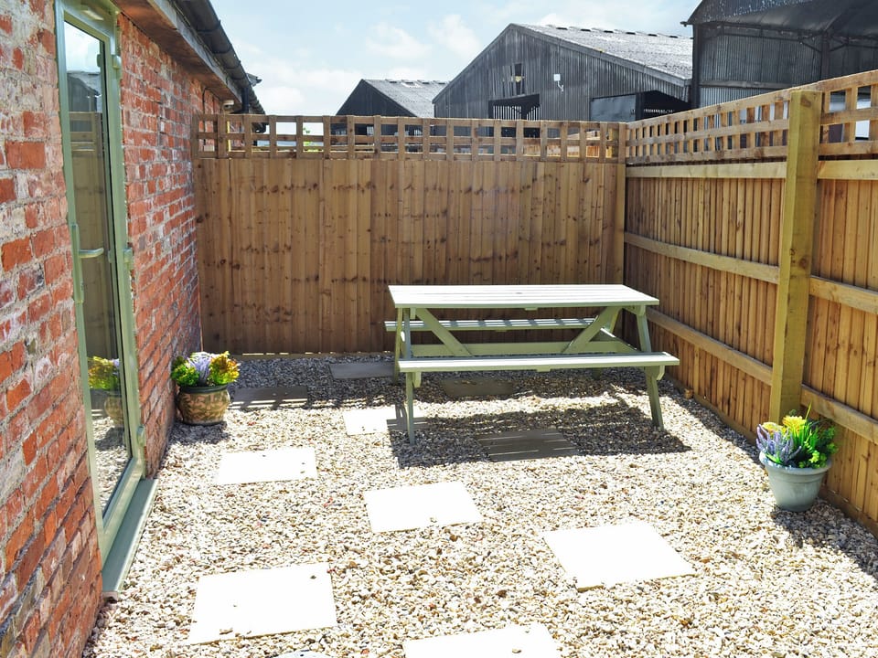 Relaxing sitting-out-area | Dairy Cottage - Harris Croft Farm, Binknoll, near Royal Wootton Bassett