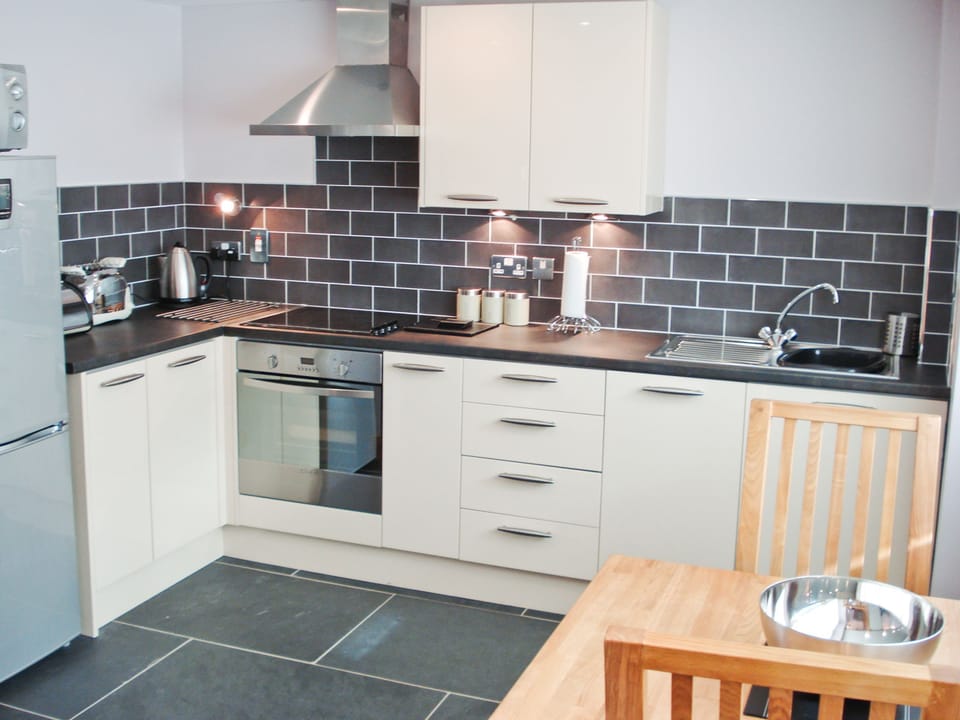 Kitchen | Bwthyn Celyn, Ystrad Meurig
