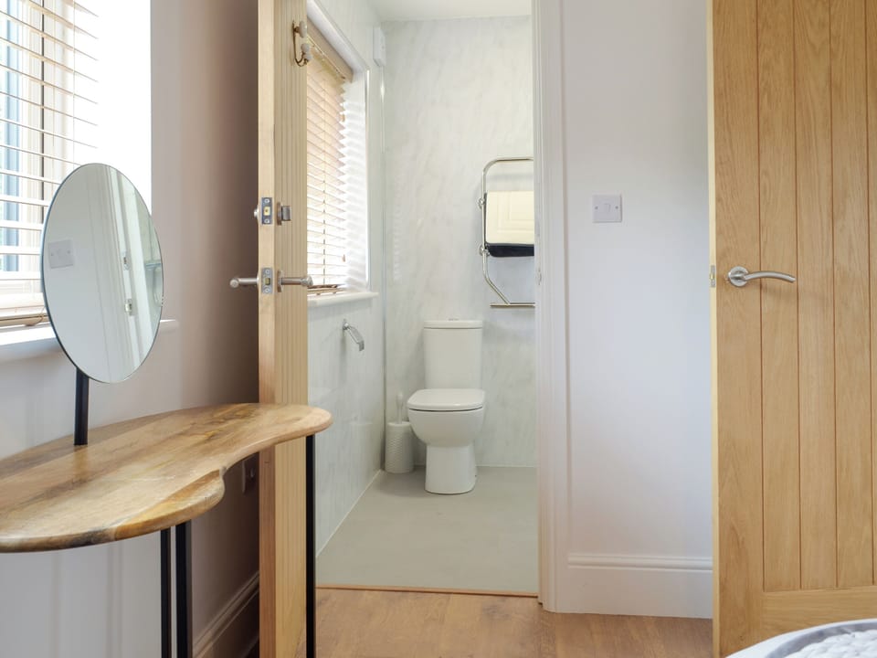 Double bedroom | Larch Lodge - Broad View Farm, Blacknest, near Alton