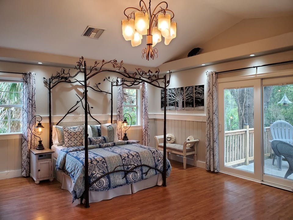 Upstairs Master Suite With Private Deck