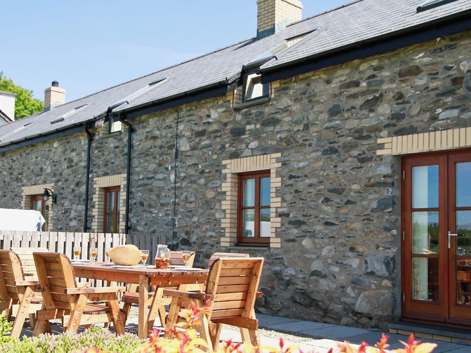 Exterior | Bwthyn Derwen, Ystrad Meurig