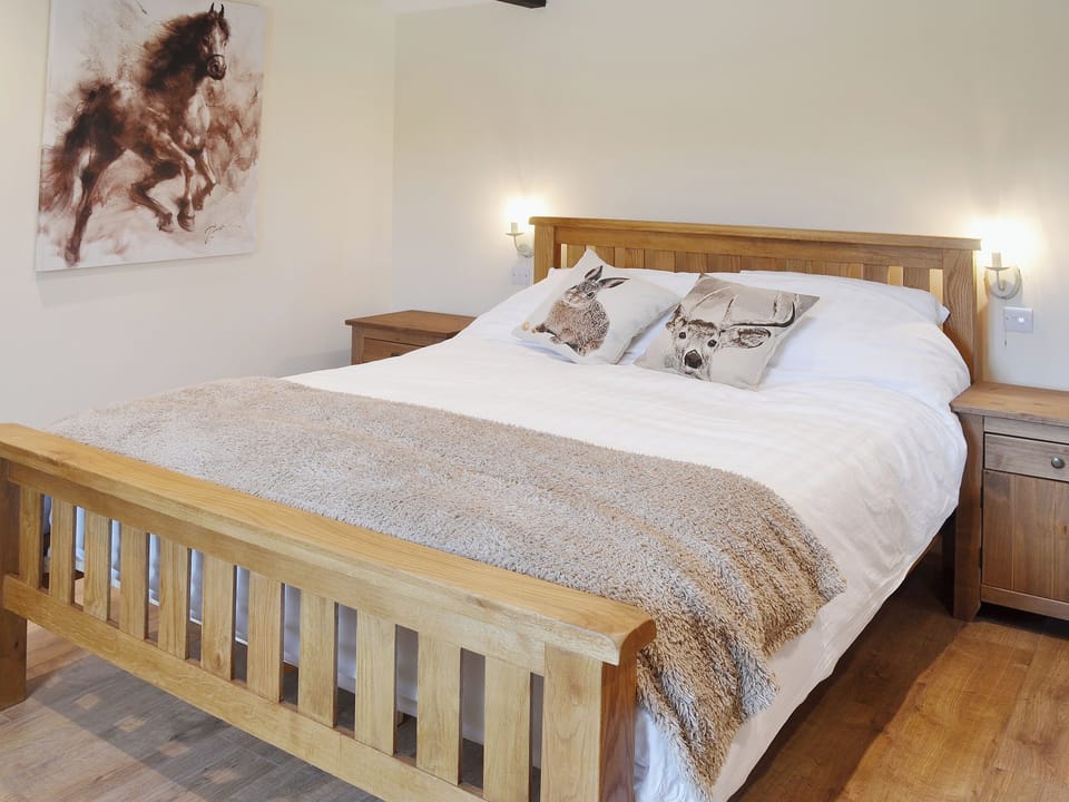 Cosy and romantic double bedroom | Horseshoe Cottage - Old Chalksole Cottages, Alkham, near Dover