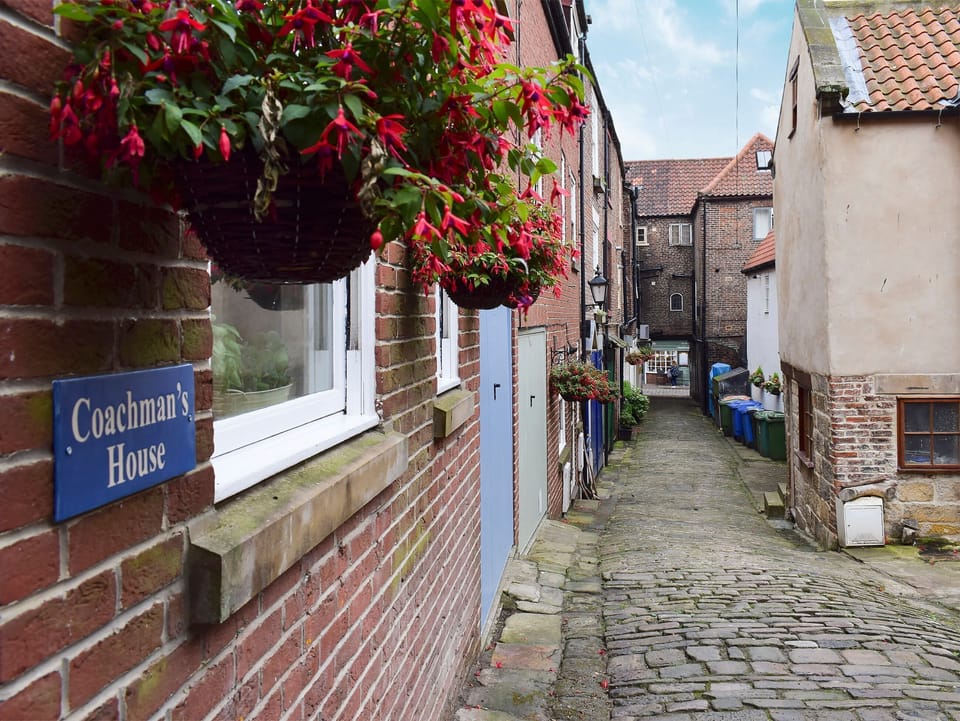 Contemporary cottage peacefully set back from the busy cobbles | Coachman&rsquo;s House, Whitby