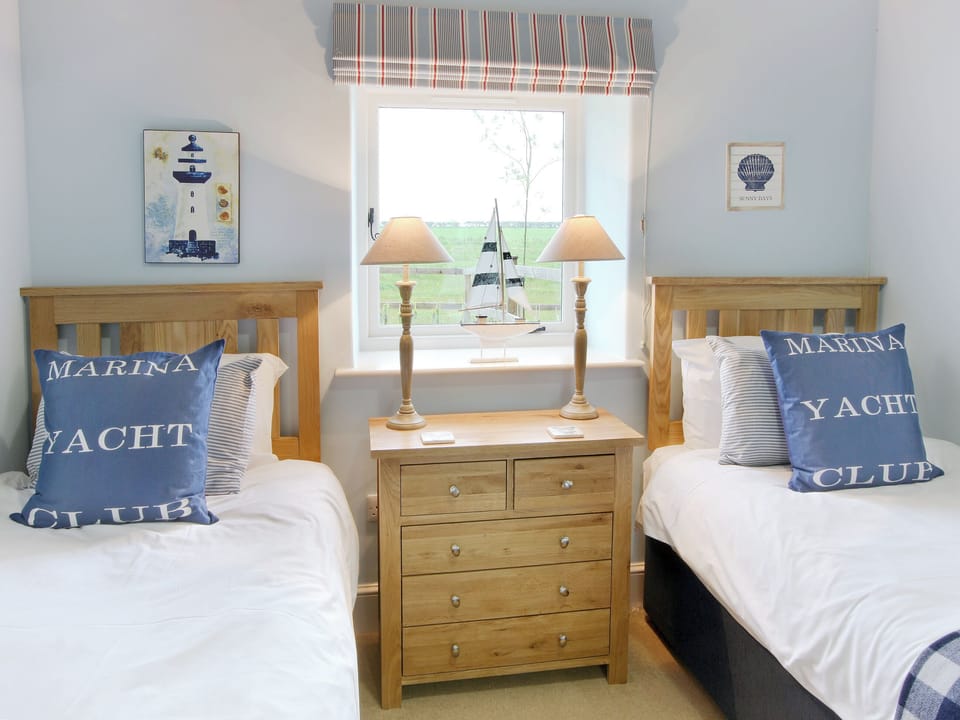Twin bedroom | Scalby Lodge - Mulgrave Cottage, Scalby, Scarborough