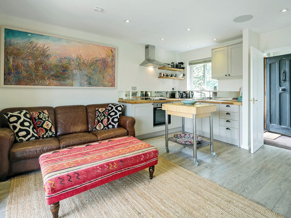 Beautifully presented open plan living space | Tor Hatch Cottage, Guildford
