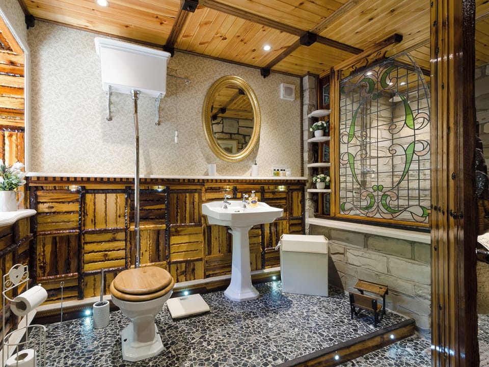 Rustic shower room | Tennox Parlour - Tennox Farm, Kilbirnie