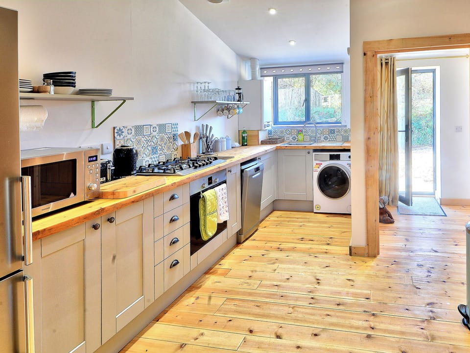 Kitchen with access to outdoor area | Rondo - Rossiter&rsquo;s Vineyard Barn, Wellow, near Yarmouth