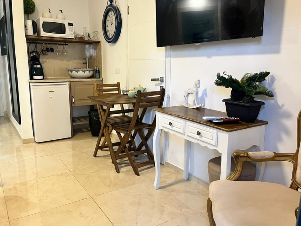 Kokhav Room | Private kitchen | Mini-fridge, microwave, oven, dishwasher